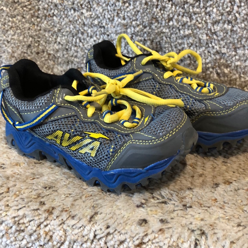Avia kid sneakers